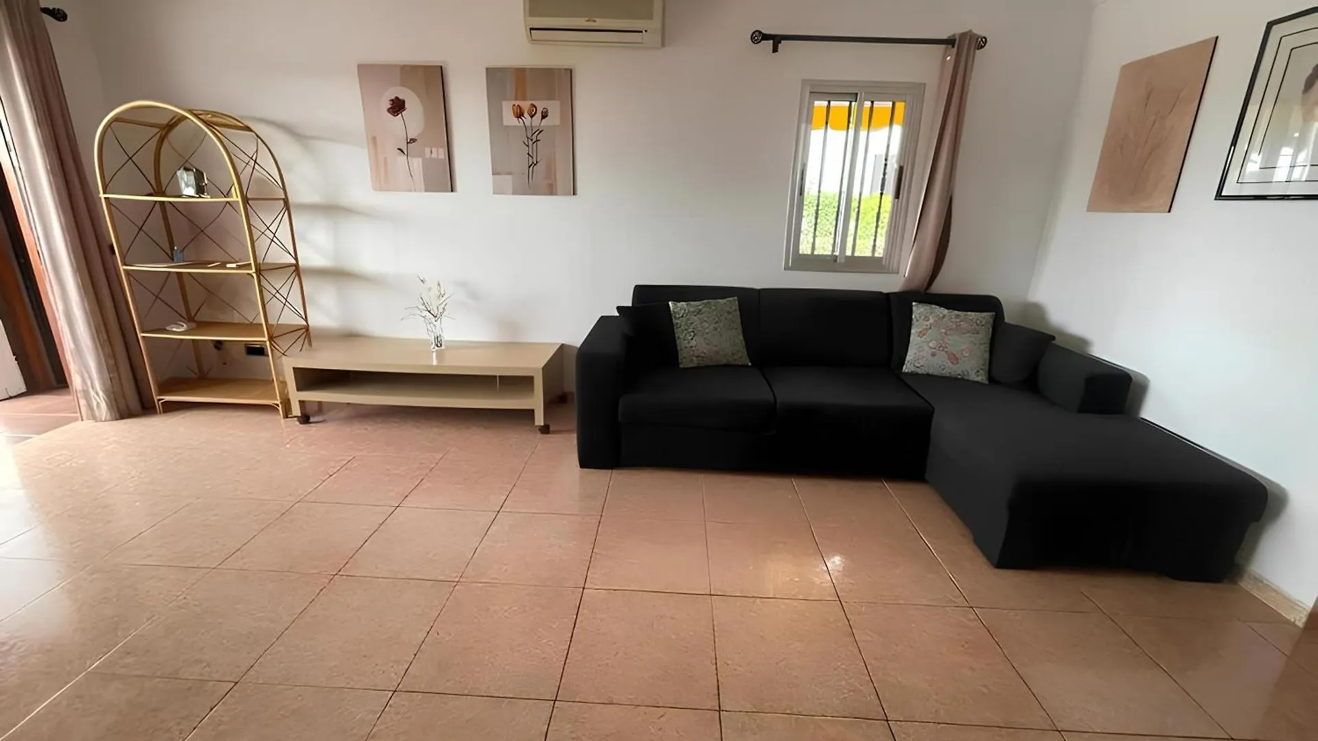 Descubre El Bungalow Perfecto Para Tus Vacaciones San Bartolome de Tirajana  Spain